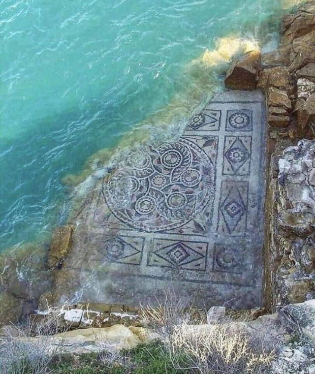 Poignant Photos Greek mosaic in the fallen town of Zeugma
