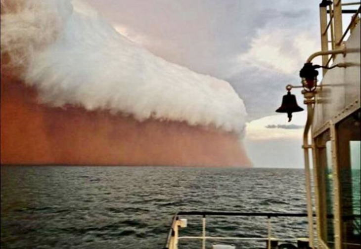 Poignant Photos dust storm approaching Australia
