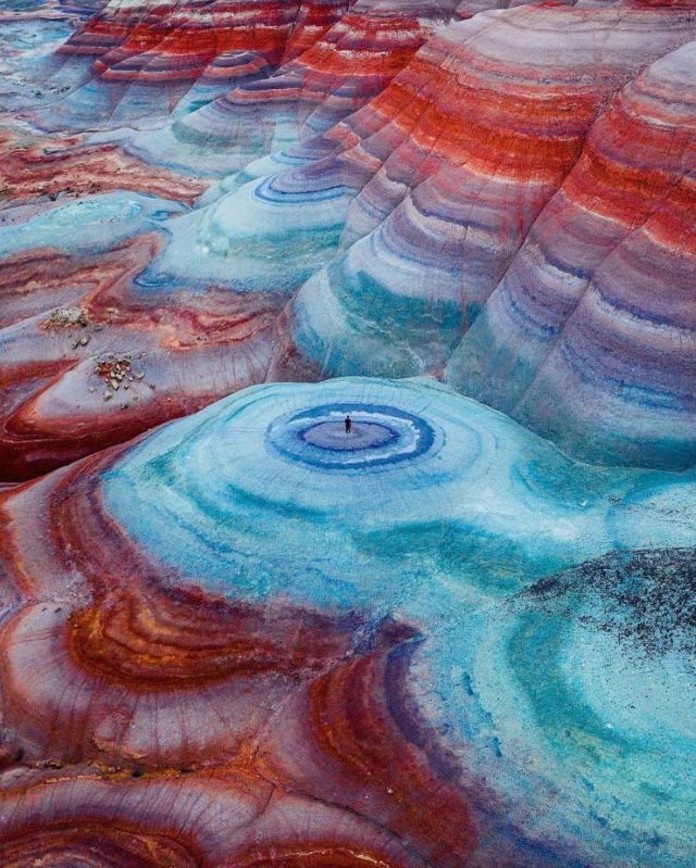 Poignant Photos Rainbow Mountains of Utah 