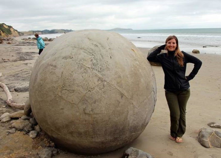 Poignant Photos Moeraki Boulders