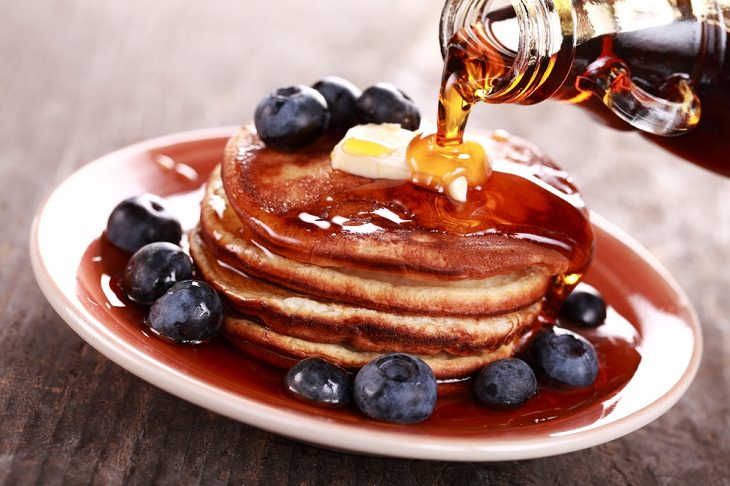 Honey vs. Maple Syrup, pancakes 