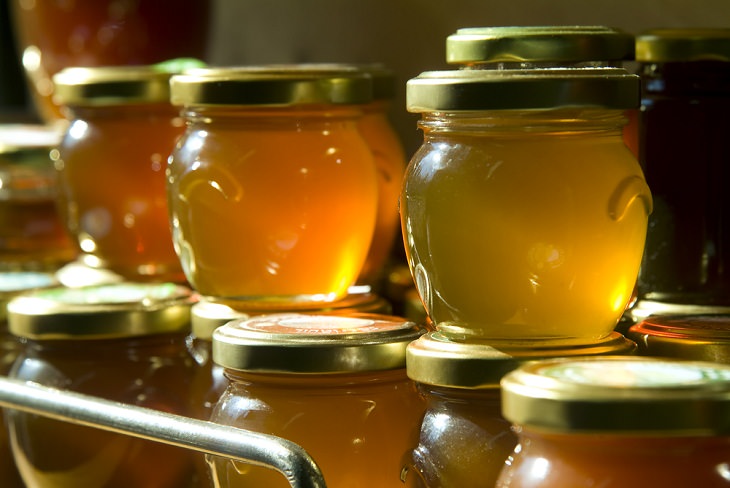 Honey vs. Maple Syrup, honey storage