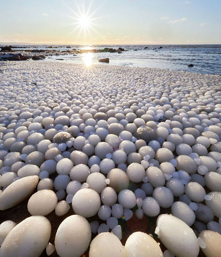 18 Photos Showcasing Earth Is Wonderful ice eggs