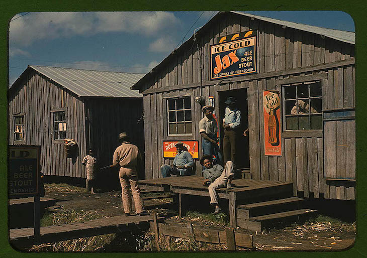 Historic Photos Depicting 1940s US in Vivid Color Living quarters and “juke joint” for migratory workers