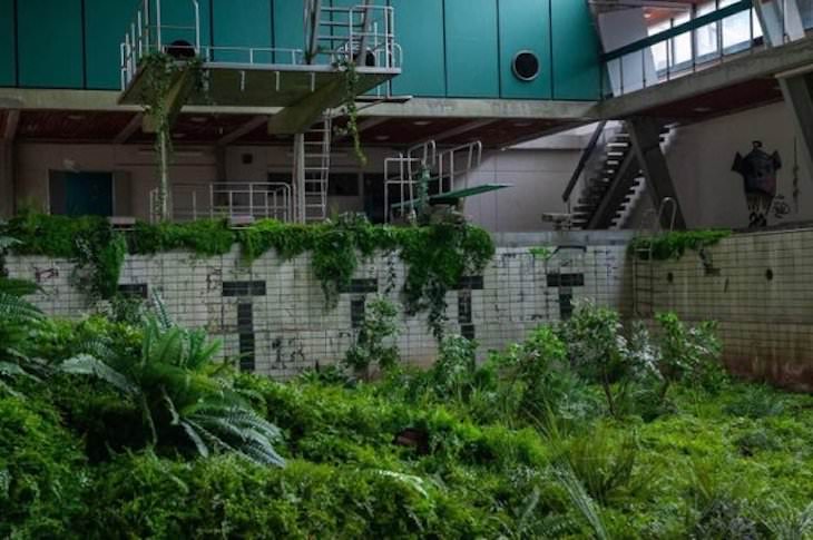 Eerily Handsome Abandoned Buildings swimming pool