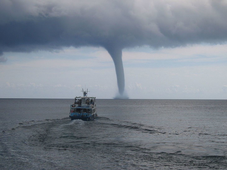  12. Si ves un tornado y parece que dejó de moverse, significa que en realidad se está moviendo en tu dirección.