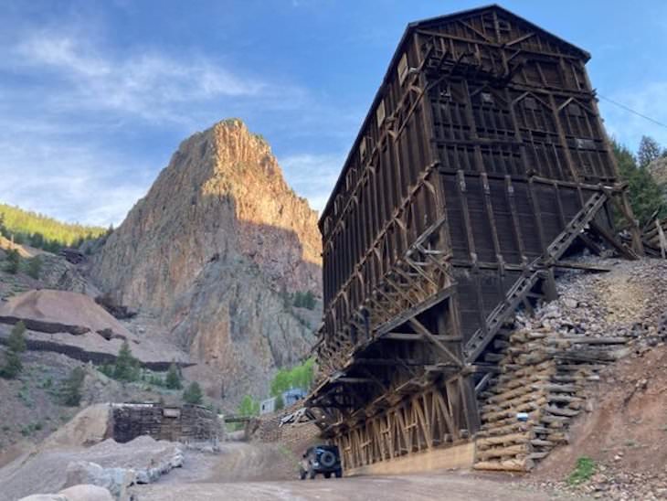 Eerily Handsome Abandoned Buildings old mines in Colorado