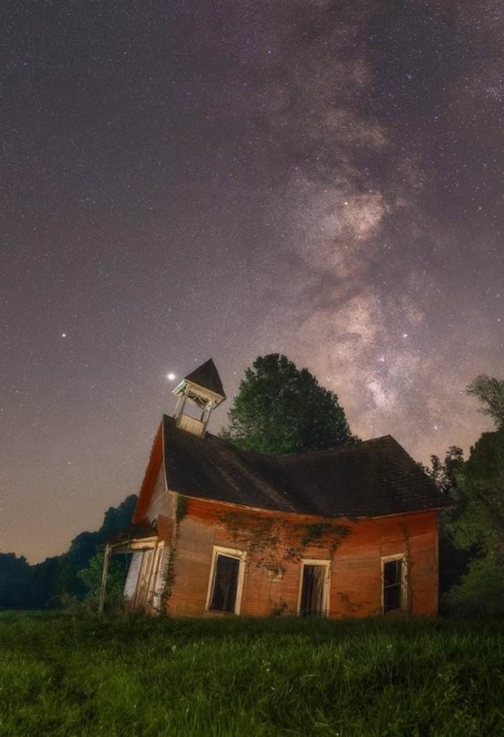 Eerily Handsome Abandoned Buildings schoolhouse Ohio