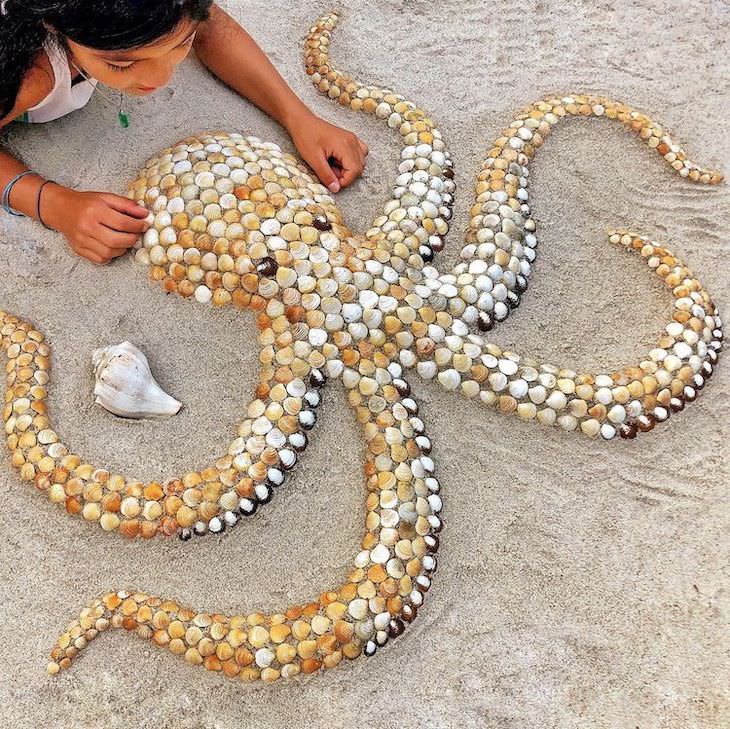 Lovely Animal Sculptures Made of Seashells octopus