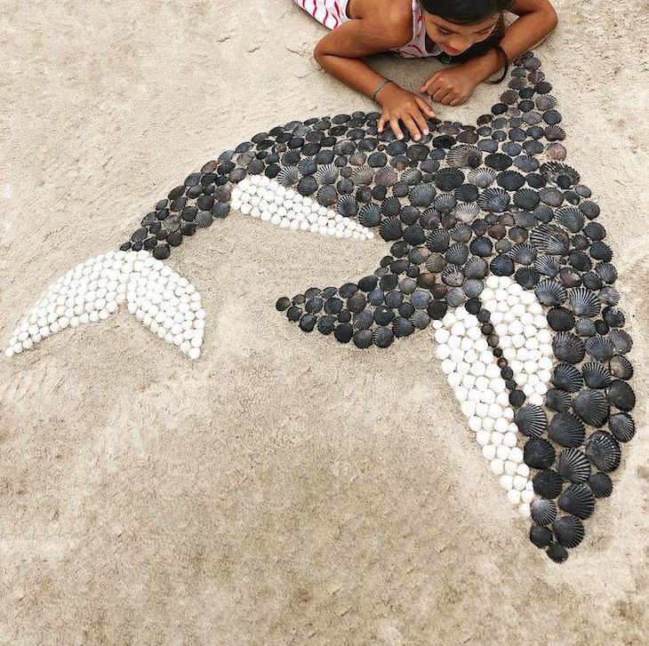 Lovely Animal Sculptures Made of Seashells dolphin