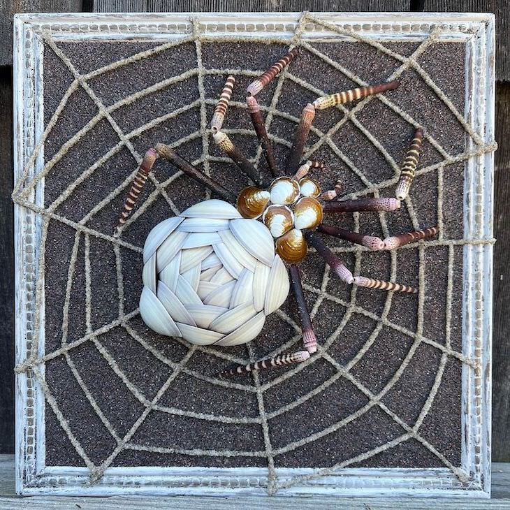 Lovely Animal Sculptures Made of Seashells spider