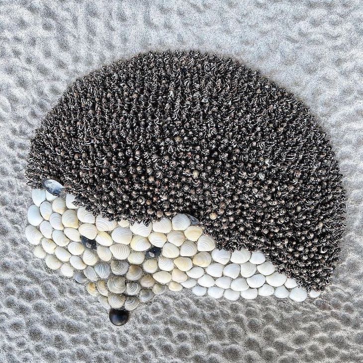 Lovely Animal Sculptures Made of Seashells hedgehog