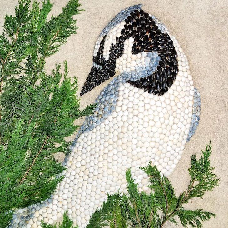 Lovely Animal Sculptures Made of Seashells bird