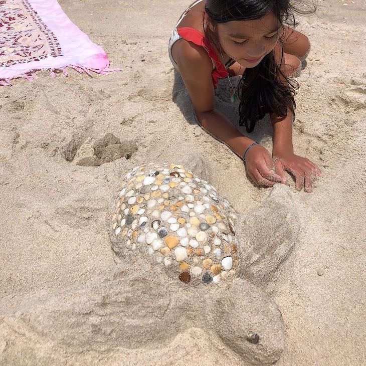 Lovely Animal Sculptures Made of Seashells trutle