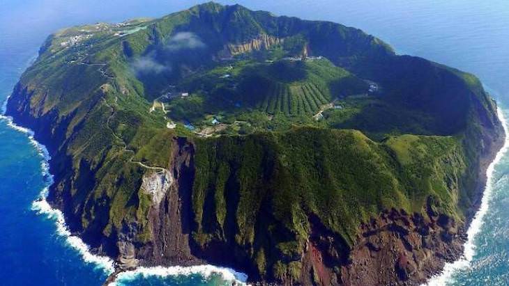  Fascinating Facts and Images of Japan Aogashima village