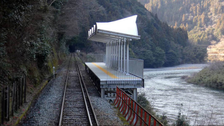 Fascinating Facts and Images of Japan scenic train station
