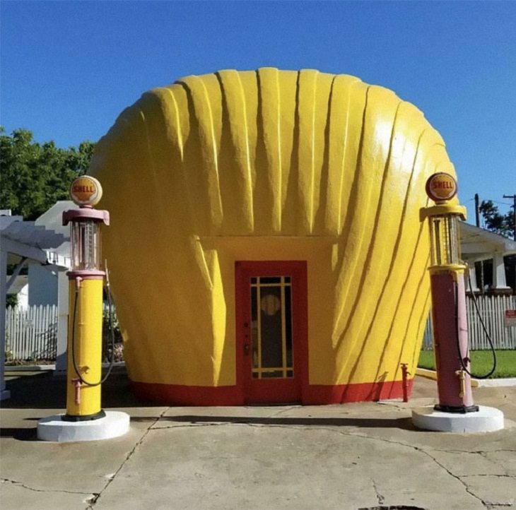 Unusual & Weird Buildings,  Shell Gas Station