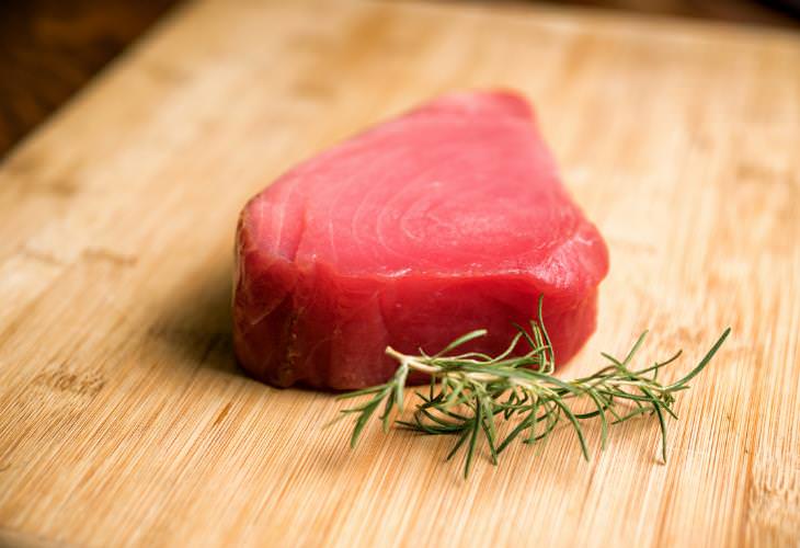 Salmon vs. Tuna, Health Benefits of Tuna 