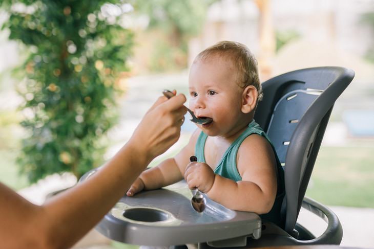 Allergy Myths toddler eating