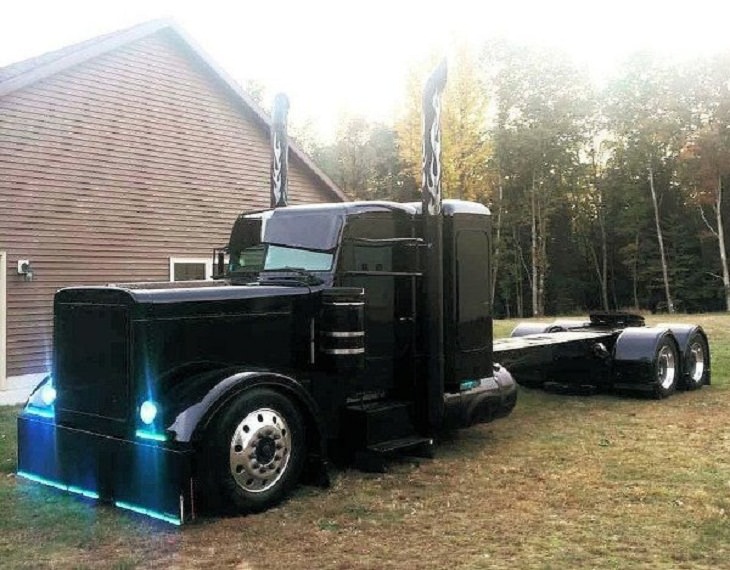 Weird and Wonderful Trucks, black color 