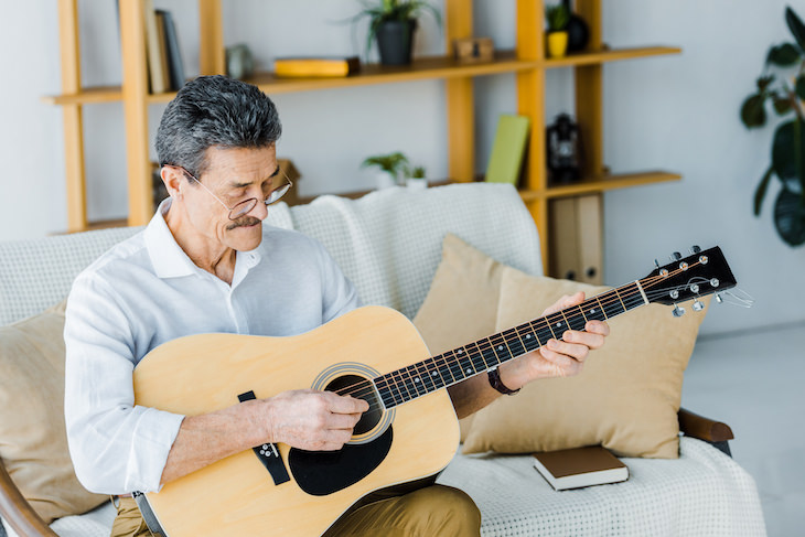  Link Between Excessive TV Watching & Cognitive Decline man playing guitar