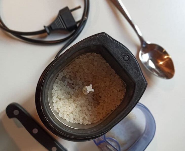  Kitchen Tips and Hacks rice in coffee grinder