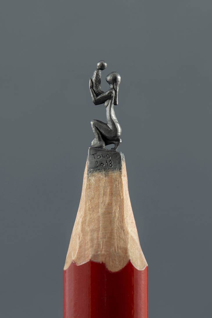 Pencil lead sculptures by Jasenko Đorđević mother and child