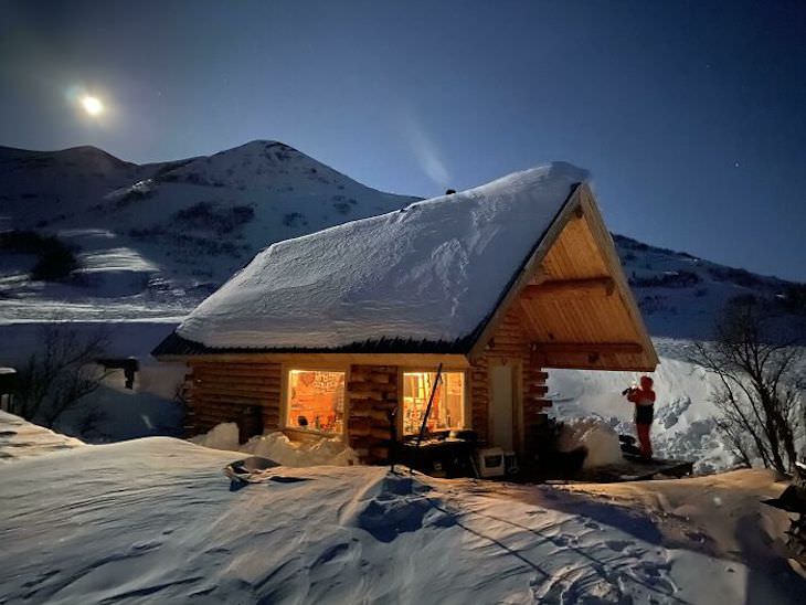 Enchanting Nature Cabins Around the World Alaska