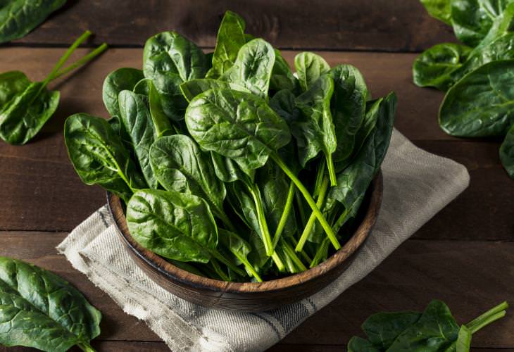 Healthy Summer Foods to Burn Fat, Spinach