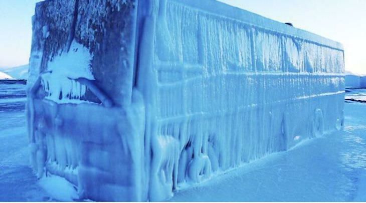 17 Times Extreme Weather  Ruined People’s Day frozen bus