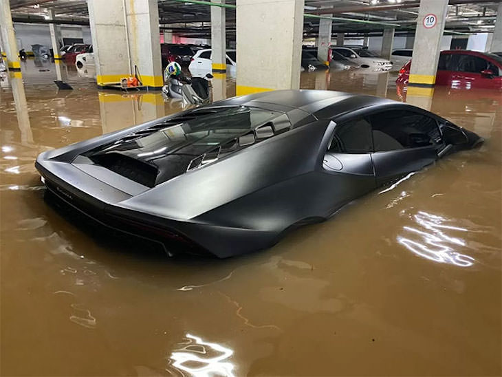 17 Times Extreme Weather  Ruined People’s Day drowned Lamborghini 