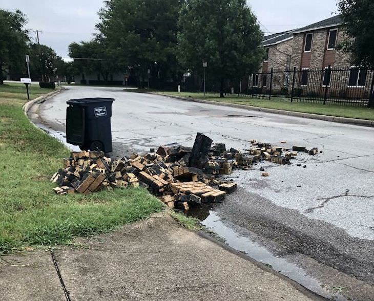 17 Times Extreme Weather  Ruined People’s Day ruined mailbox