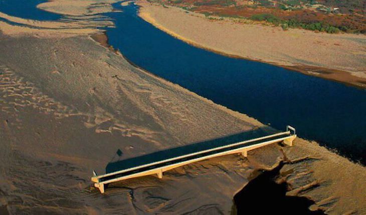 17 Times Extreme Weather  Ruined People’s Day Choluteca Bridge, Honduras