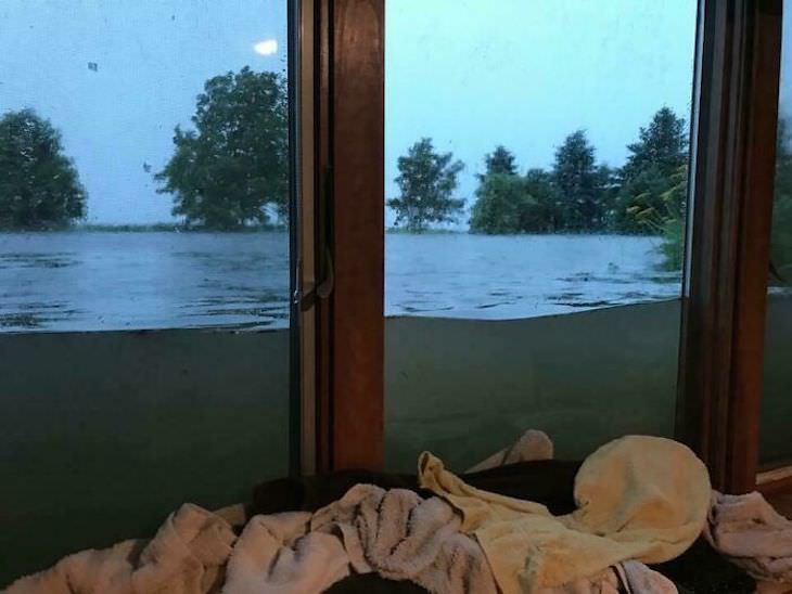 17 Times Extreme Weather  Ruined People’s Day flood