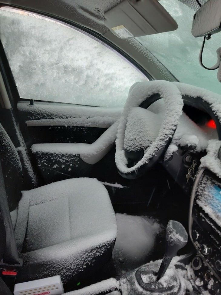 17 Times Extreme Weather  Ruined People’s Day snow inside car