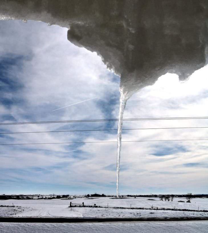 Hilarious and Interesting Perfectly Timed Photos tornado