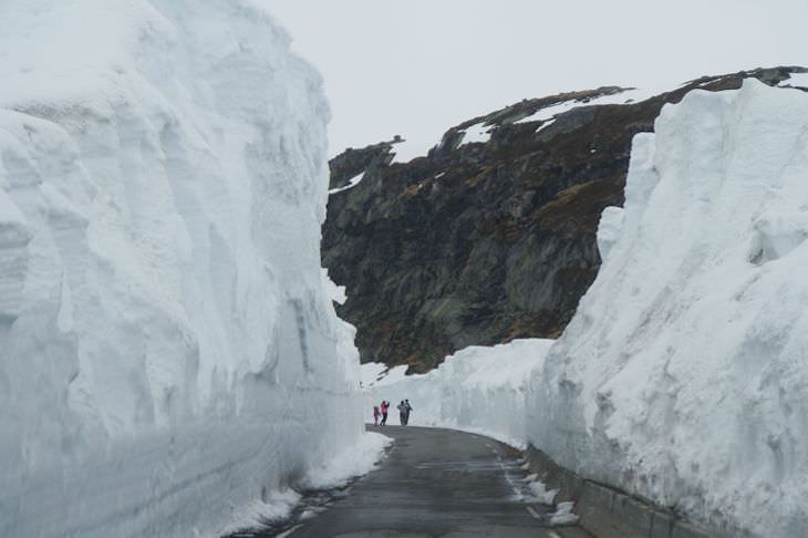 Life In Norway in 14 Fascinating Images snowy spring