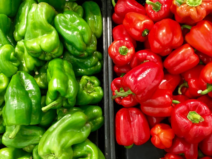 Fruits and Vegetables to Buy Organic Peppers