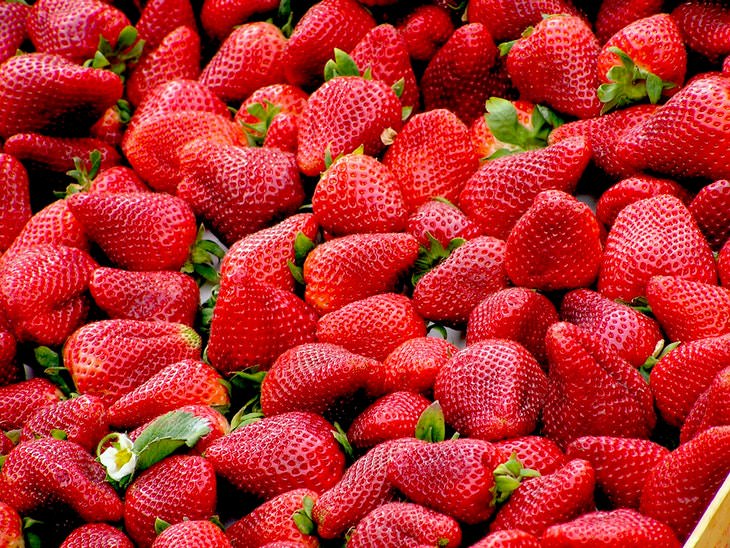 Fruits and Vegetables to Buy Organic Strawberries