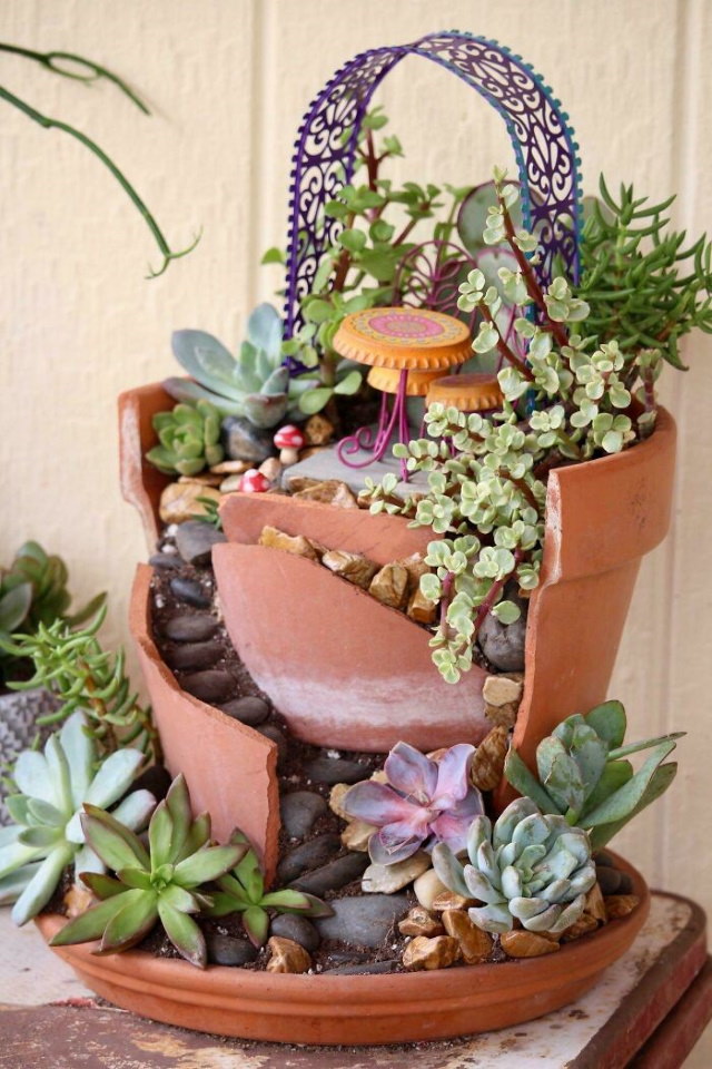 Recycling Projects succulent fairy garden 