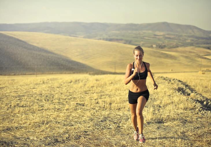 Exercising in the Summer Heat running in the desert