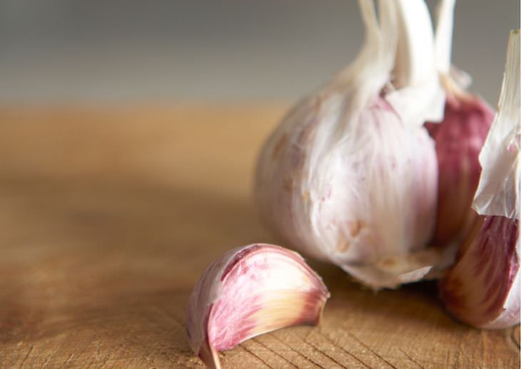 Unexpected Ways to Use Spices Outside the Kitchen garlic