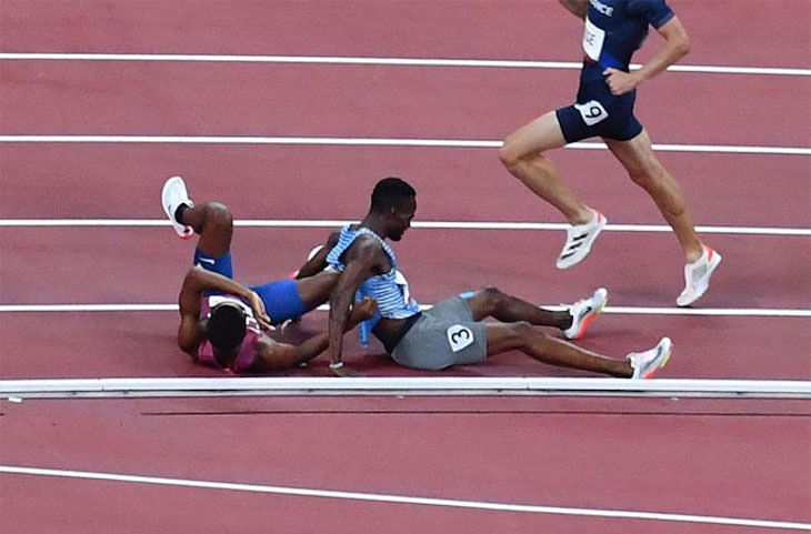  Most Powerful Moments of the 2020 Tokyo Olympics USA's Isaiah Jewett and Botswana's Nijel Amos