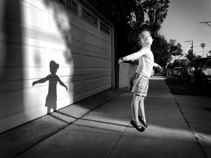 2021 iPhone Photography Awards, child, shadow