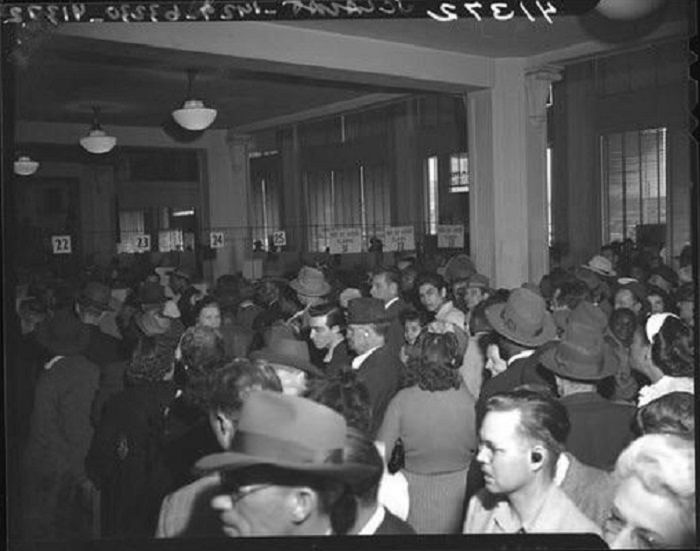 Lines waiting to collect checks at unemployment office, 1946