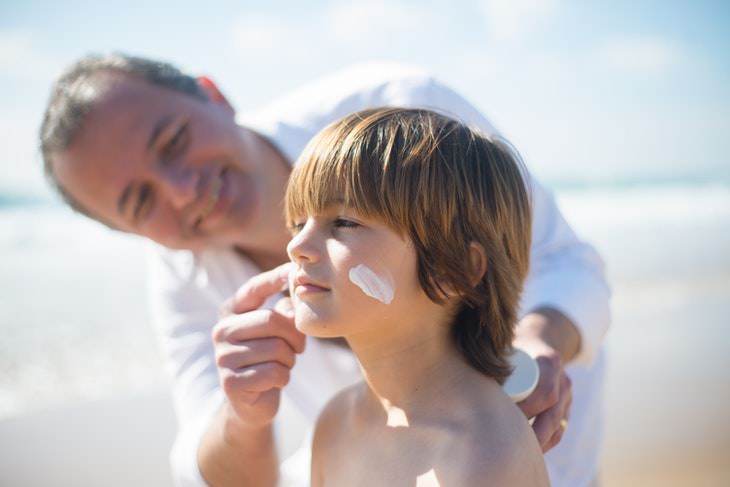 Medicine Cabinet Essentials Sunscreen