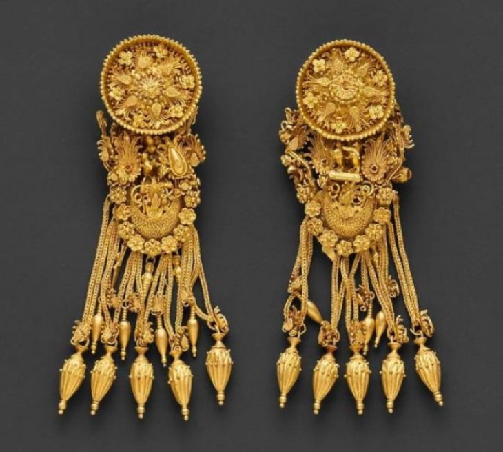 Well Preserved Antique Artifacts gold earrings