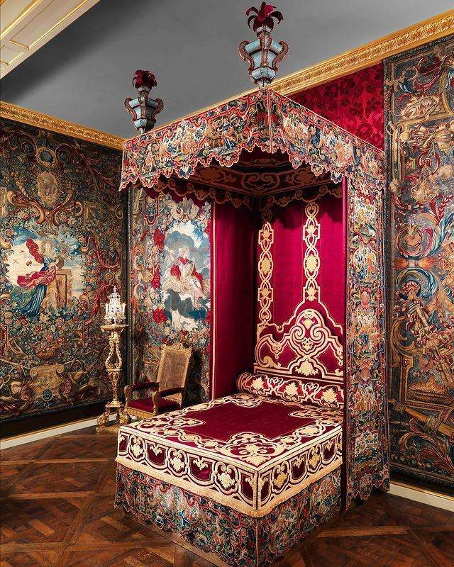Well Preserved Antique Artifacts The bed of King Louis XIV, the Sun King