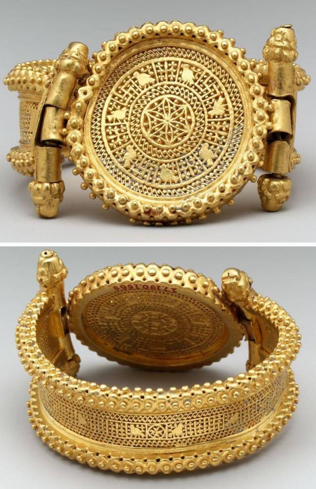 Well Preserved Antique Artifacts gold bracelet from Byzantium