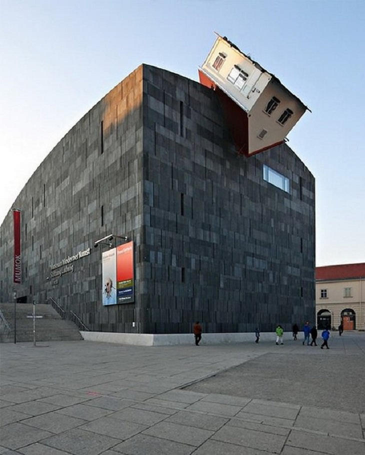 1. Um edifício chamado 'House Attack' em Viena, Áustria